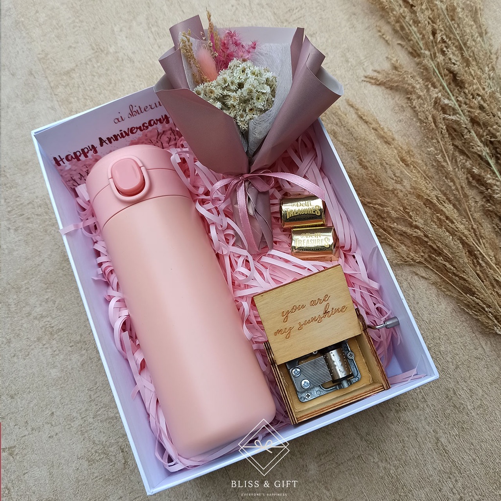 

Blissbox Girly Pink (Hampers/Gift Box /Kado UlTah/Kado Wisuda/Kado Anniversary/Souvenir)