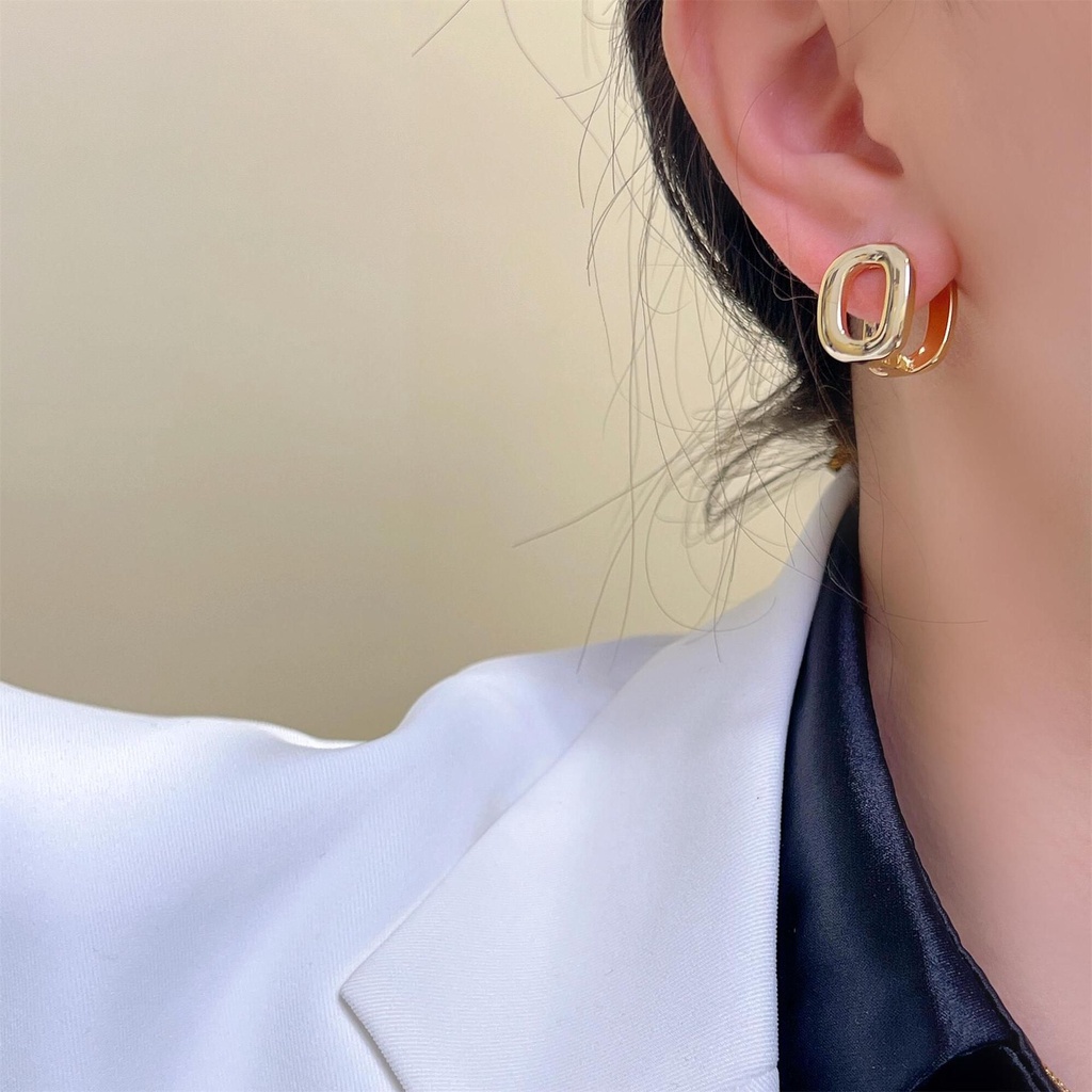 Anting Hoop Bentuk Oval Bahan Tembaga Warna Solid Gaya Retro Korea Untuk Wanita