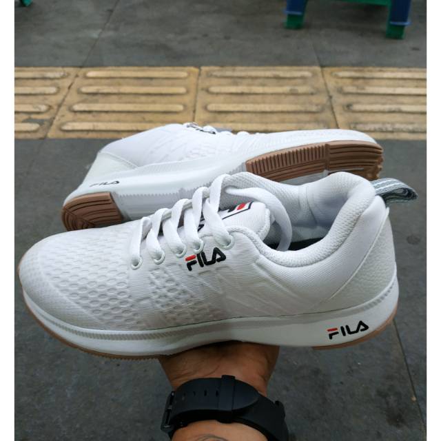 Sepatu sport Fila pria termurah