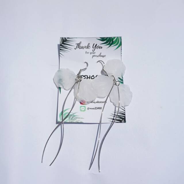 Anting Bunga Putih
