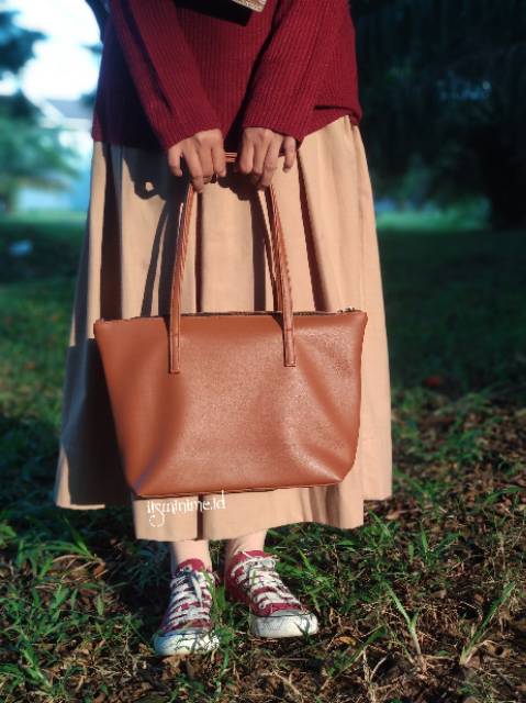 INITIAL HANNAH TOTEBAG - BROWN, BISA REQUEST NAMA