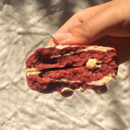 

Gigantic Red Velvet Soft Cookies | Baca Description