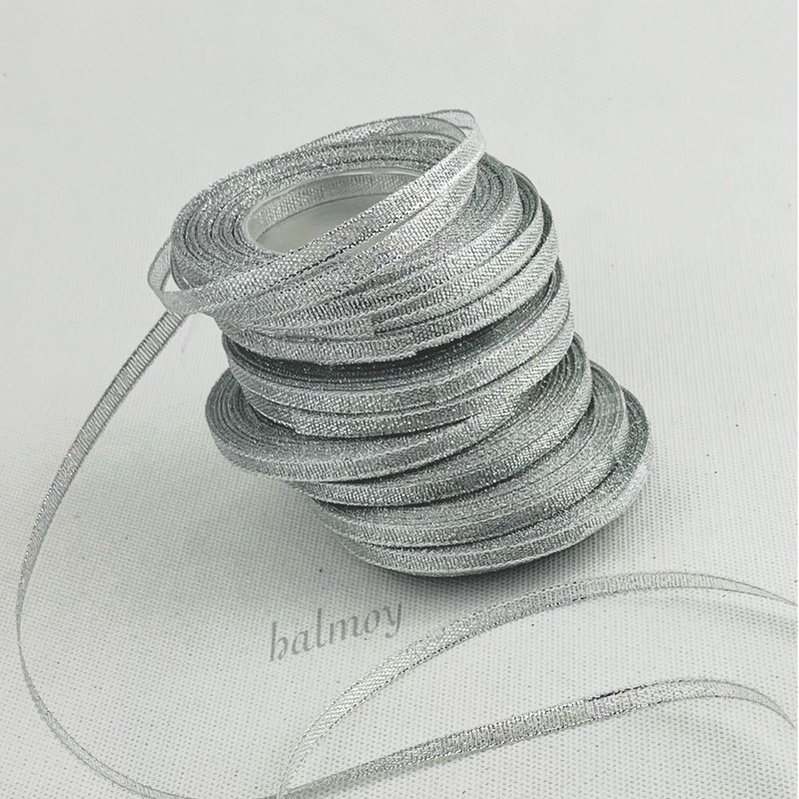 

PITA KAIN GLITTER PERAK SILVER 1/4 INCI 6 MM 20 YARDS