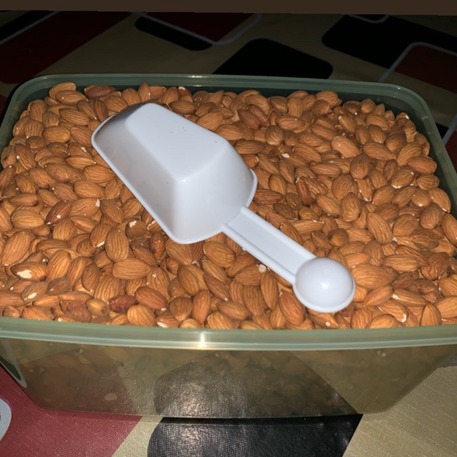 

Kacang Almond