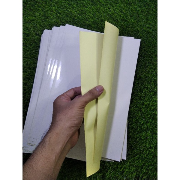 

KERTAS STIKER GLOSSY A4 KROMO/CHROMO STIKER A4/COCOK UNTUK TINTA ART PAPER