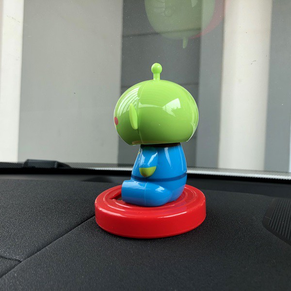 MONSTER ALIEN SOLAR POWER Boneka Figure Miniatur Pajangan Mobil Goyang Kepala Shacking Head