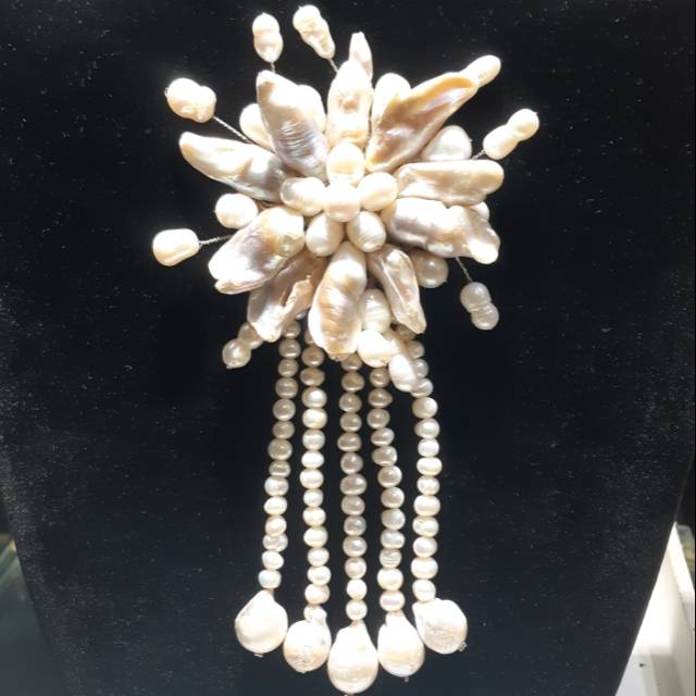 Bros mutiara barok panjang renda mutiara kecil, bros mutiara barok etnik