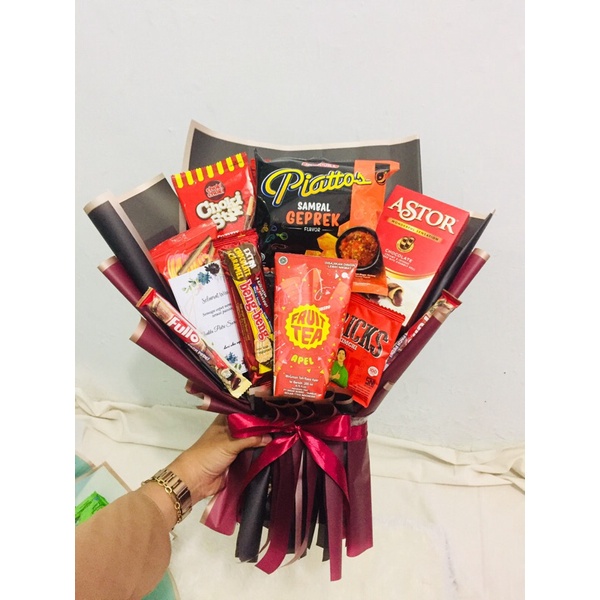 

Bucket Snack warna merah/Bucket Wisuda/Kado Wisuda/Bucket Ultah