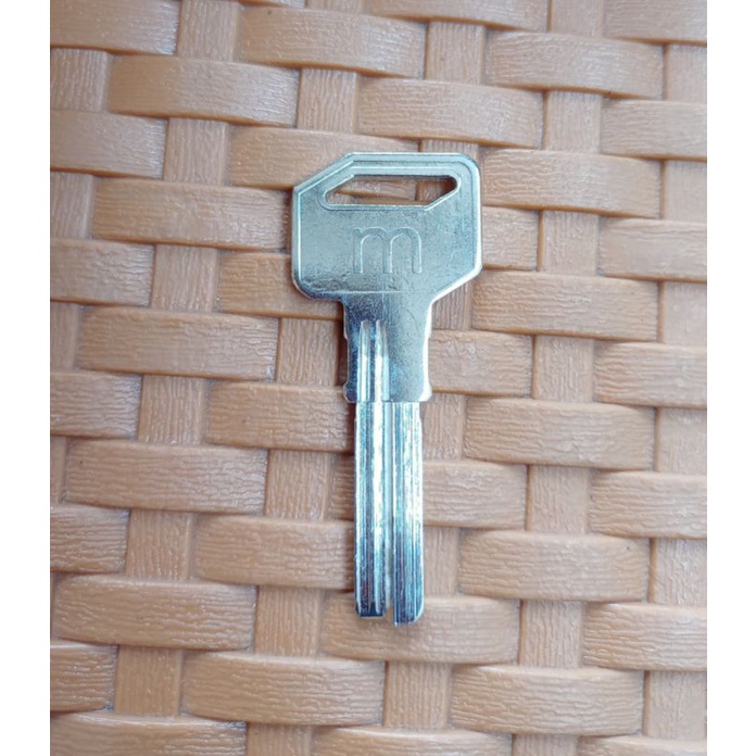 Bahan Kunci Polos Titik M