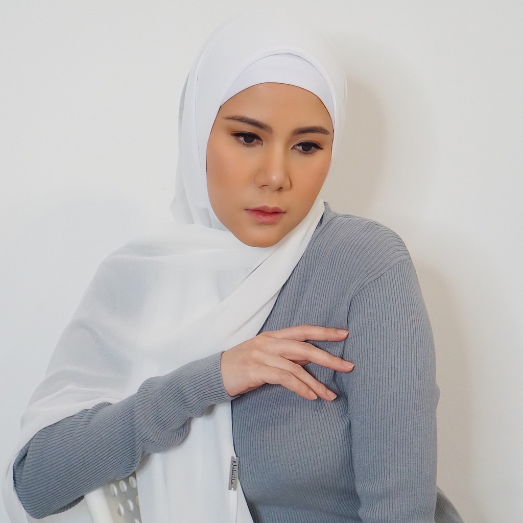 

Moly White - NabillaSyal