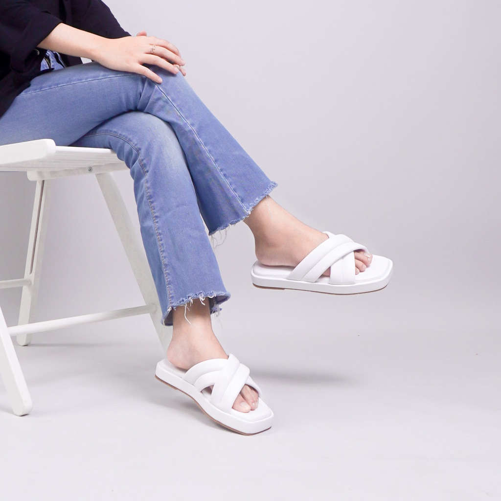 Adarastore - Lapepa BELLA Sandal Casual Wanita Sendal Cewek Tebal Model Silang Kekinian