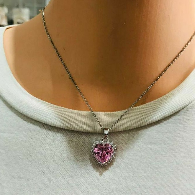 GG Kalung Hati Batu Zicron Bertahtakan Berlian Titanium