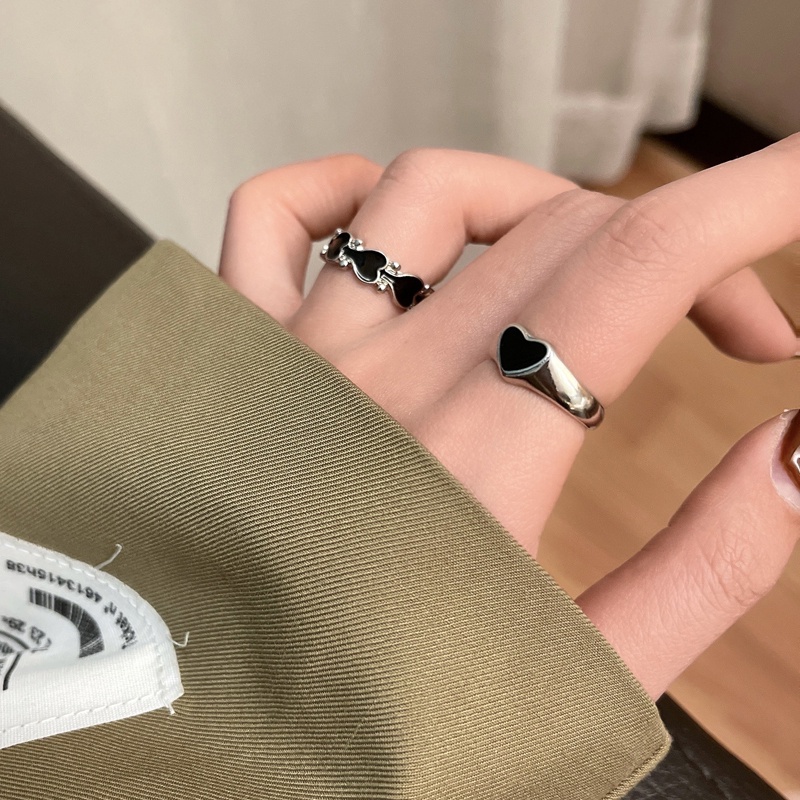 Cincin Bentuk Hati Warna Hitam