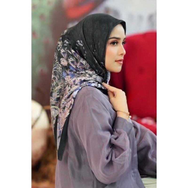 EDERA SERIES BUTTONSCARVES