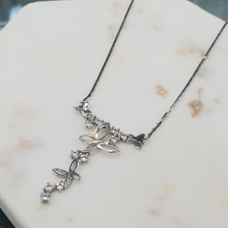 Kalung Liontin Emas Asli Putih 750 17K Model Bunga Kupu-Kupu Elegant