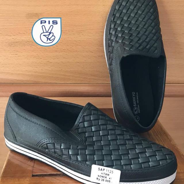 SEPATU KARET PRIA SANKYO 1125