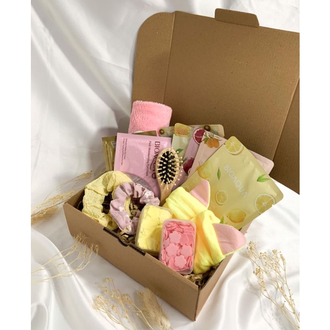 

Hampers Skincare Ultimate/ Hampers Cewek Murah/Gift Box Set/ Hampers Ultah Cewek/ Kado Anniversary/ Hampers Aesthethic