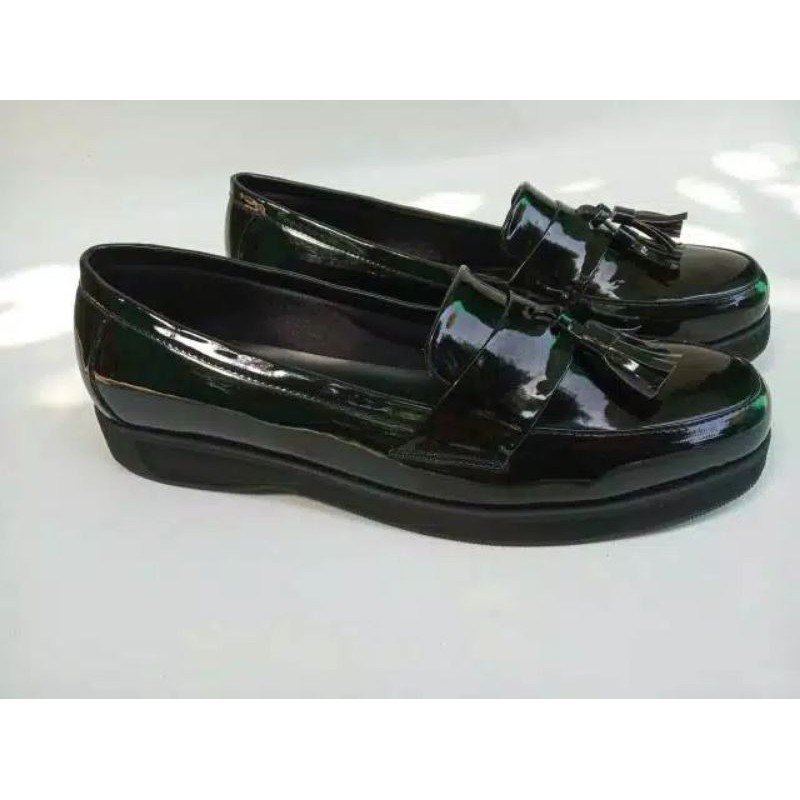 Sepatu wanita slip on hitam sepatu dinas kantor kilap loafers