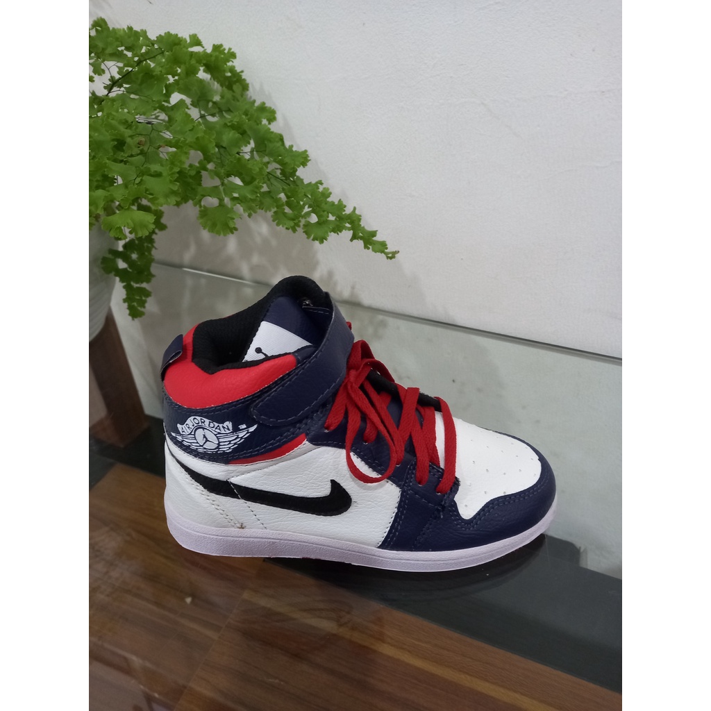 SEPATU JORDAN ANAK COWOK UK. 32-37 IMPOR
