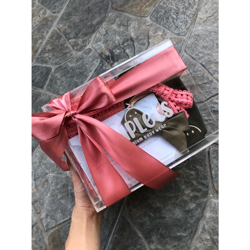 

Kotak Hampers Akrilik PxLxT 25x20x10cm