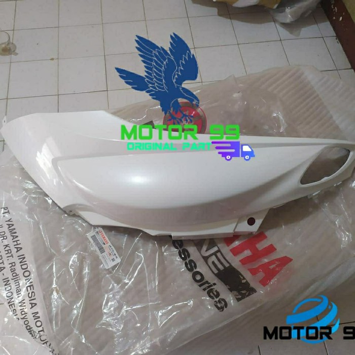 body belakang kiri Fino 125 putih ori ygp