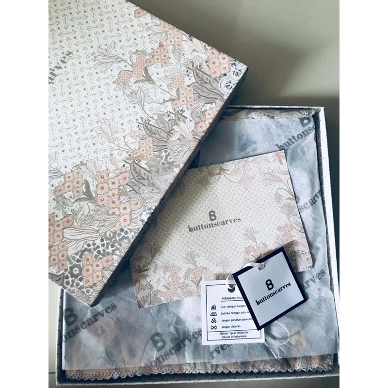 Buttonscarves Maharani Safed