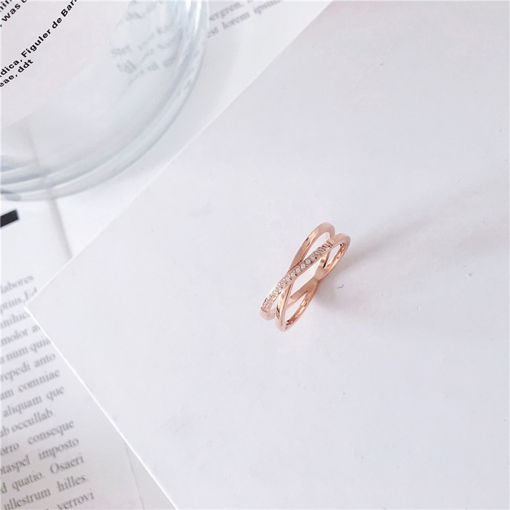 Cincin Berlian Bahan Titanium Steel Warna Rose Gold Gaya Korea Untuk Wanita