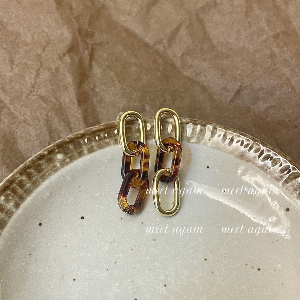 Anting Tusuk Gantung Asimetris Bahan resin Desain patchwork Gaya retro Untuk Wanita