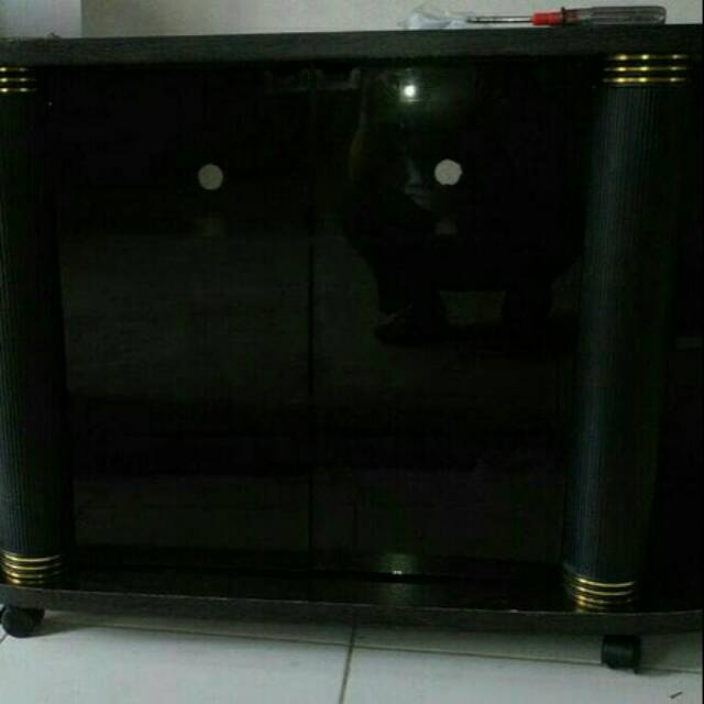 meja TV minimalis kaki Roda