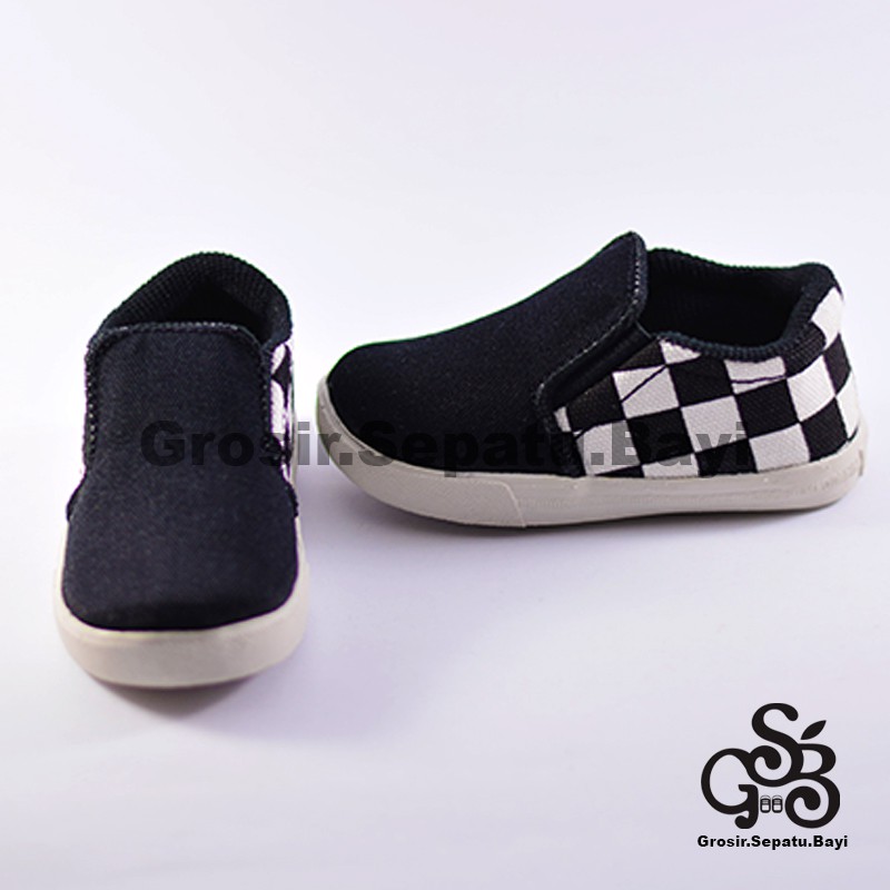 sepatu anak laki laki slip on kanvas hitam variasi catur murah