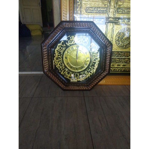 Kaligrafi Kuningan jam super jumbo