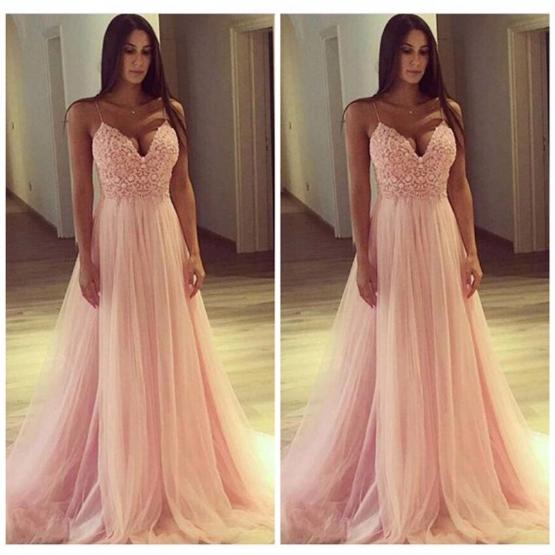 Gaun   i V-Leher Berpayet Renda Gaun