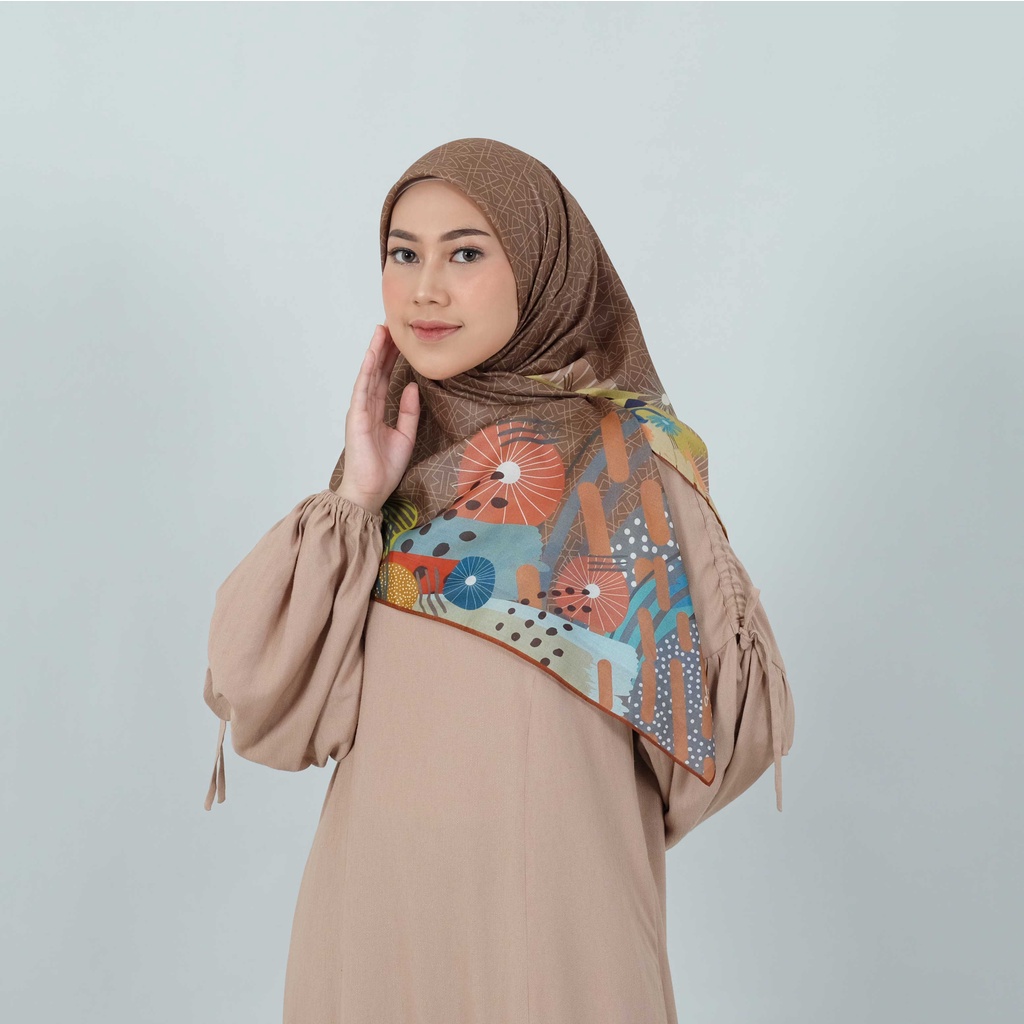 Hijab Motif Segi Empat Deenay Althea Cocoa Brown