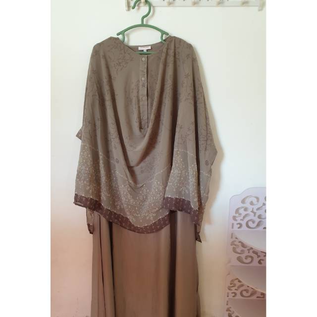 Preloved Daswana kaftan L olive riamiranda 550.000