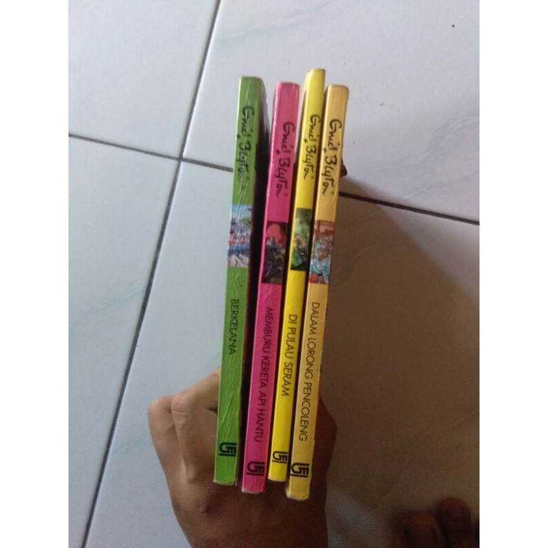 Buku Lima Sekawan by Enid Blyton Collection
