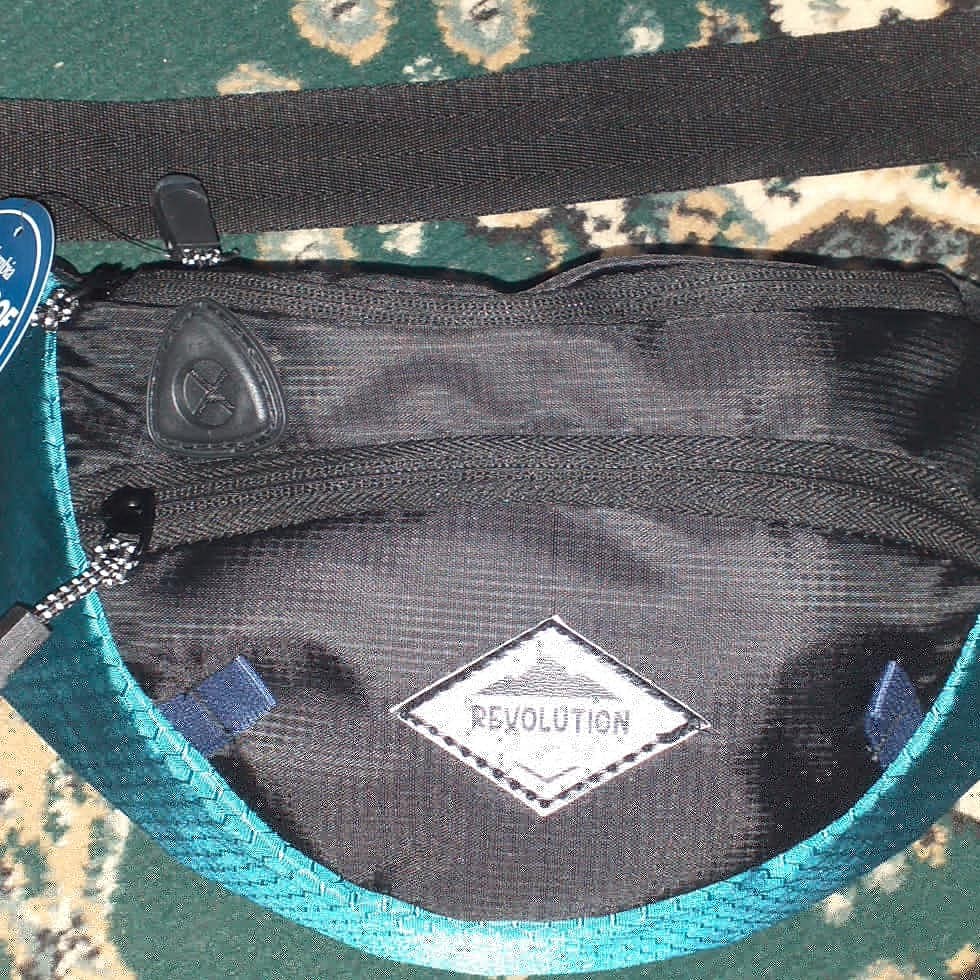 TAS WAISTBAG REVOLUTION TAWON(HARGA GLOSIR)TAS MURAH-TAS PRIA-TAS PINGGANG