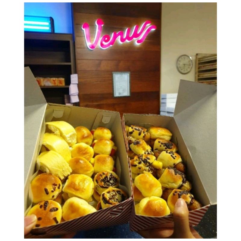 

Roti Unyil Venus Bogor (MINIMAL ORDER 10PCS)