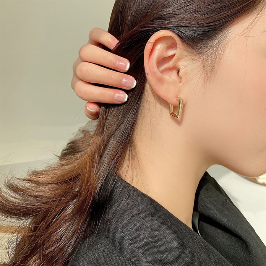 1 Pasang Anting Hoop Bentuk Persegi Bahan Titanium Steel Warna Emas Untuk Wanita Earrings