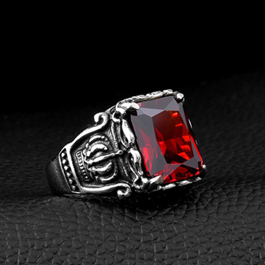 Cincin Desain Mahkota Ruby Hitam Onyx Bahan Titanium Steel Warna Silver Gaya Punk Vintage Untuk Pria