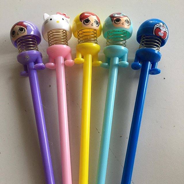 

bolpen springdol karakter