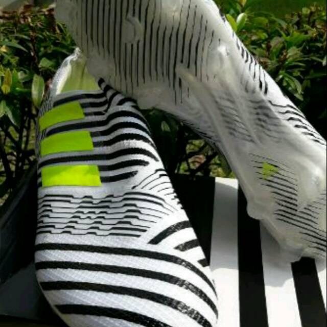 Sepatu bola Adidas Nemeziz 17.1 messi replika