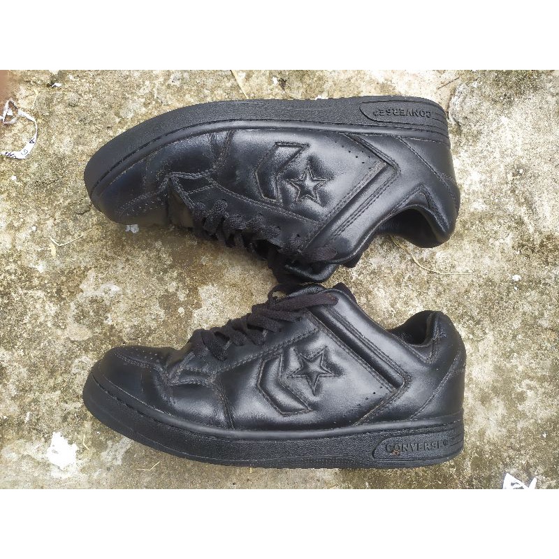 Sepatu Converse Weapon