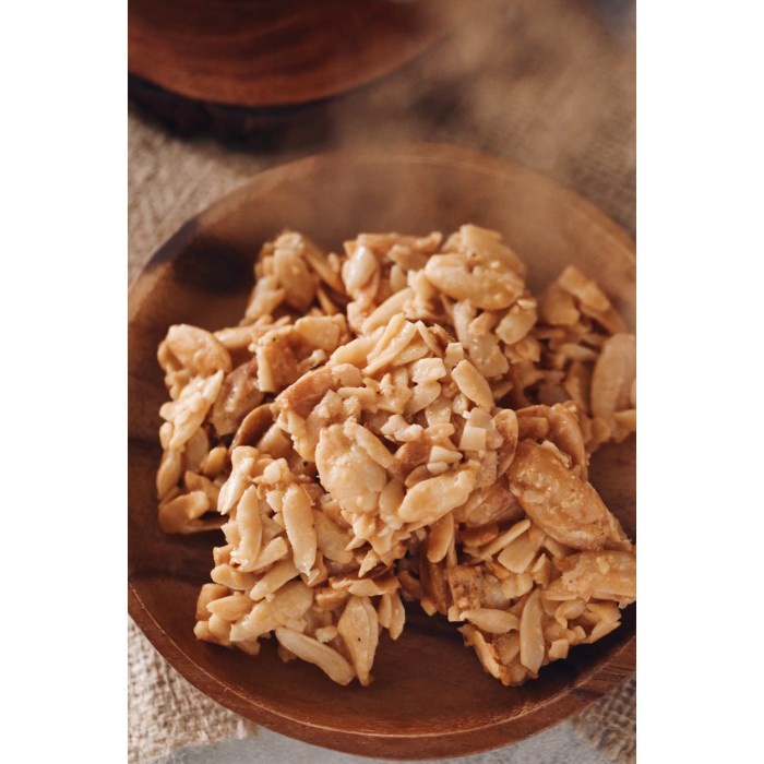 

T20R Walnut Brittle Kue Kering Misol Netto 100 Gr Kemasan Plastik Ht501Gr