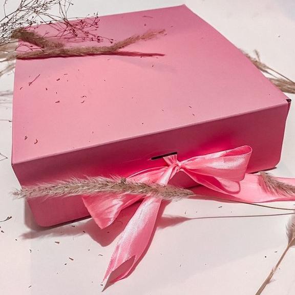 

A@n3k@S.SEMIHARDBOX PINK BOX READYSTOCK WITH RIBBON SIZE 20x24x6,5 FOR HAMPERS, KADO, GIFT, DSB (BS