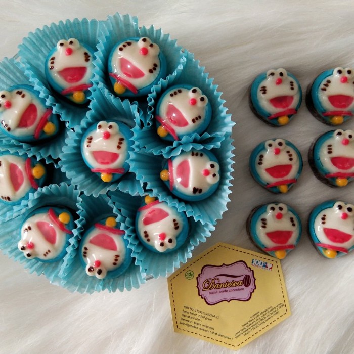 

COKLAT KARAKTER KEPALA DORAEMON