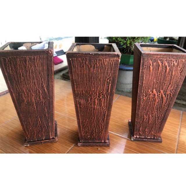 Pot atau vas bunga kayu harbot ukiran