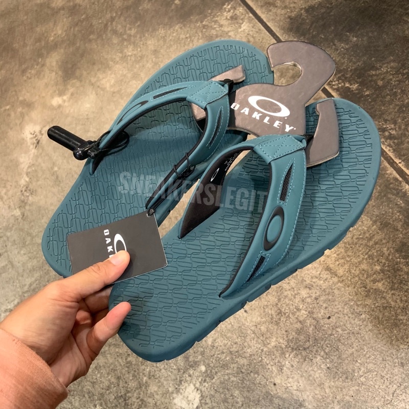 oakley sandal jepit karet original 100%