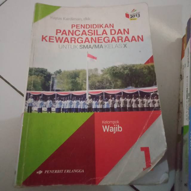 Buku PKN kelas 10 terbitan Erlangga