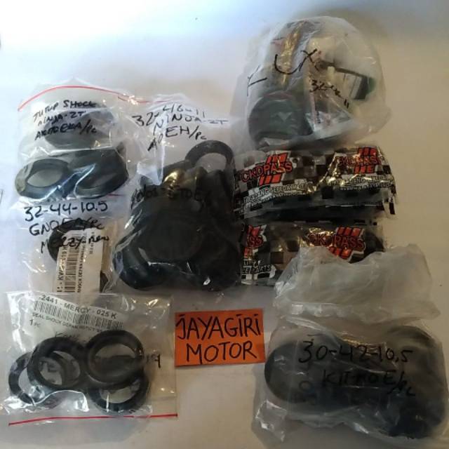 Seal Shock Kawasaki Ninja 2T KLX CBK 3 GTO RX100 AR125 TS125 AR TS Merzy Mercy ShockBreaker Tutup 32x43x12,5 32x44x10,5 32x46x11 30x42x10,5 32x43x12 32x43x13 32x44x10 32x44x11 30x42x10 30x42x11