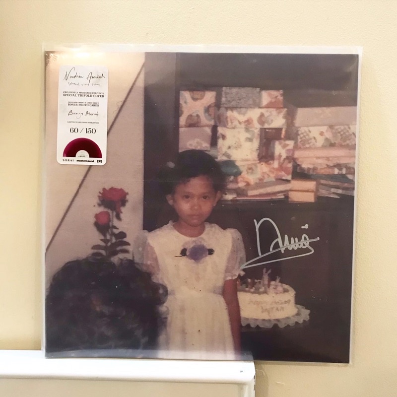 nadin amizah selamat ulang tahun vinyl limited edition piringan hitam bunga merah